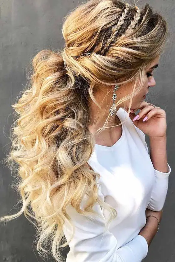 New Year's Hairstyle Ideas for Curly Hair 2024: 15 Trendy Looks to Welcome the Year