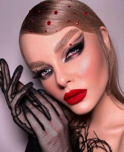 17 Striking New Year S Eye Makeup Ideas To Welcome 2024 Thepinkgoose Com   626061d6b1226b98f2551683a59e2ff0 245x300 