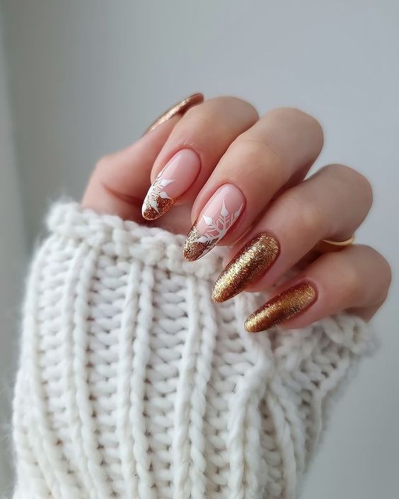 19 Festive French Christmas Nail Ideas for 2023