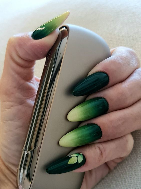17 Stunning Green Christmas Nail Ideas for 2023