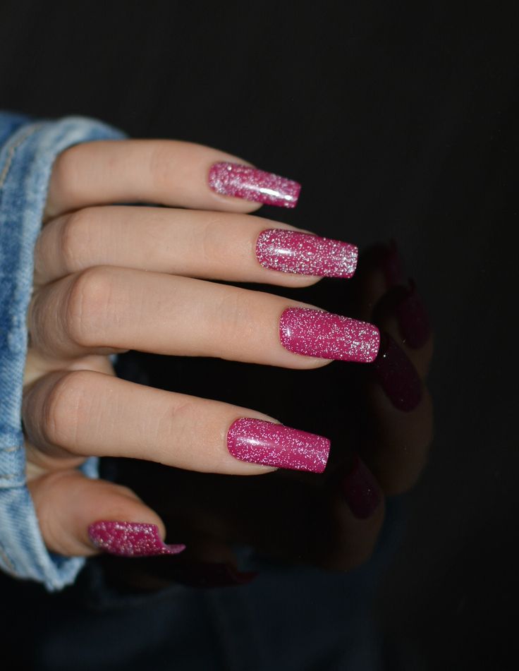 17 Pretty Pink Christmas Nail Ideas for 2023