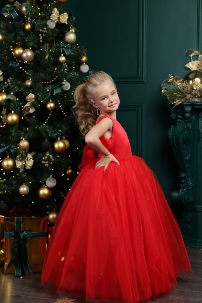 15 Gorgeous Red Christmas Dress Ideas for 2023