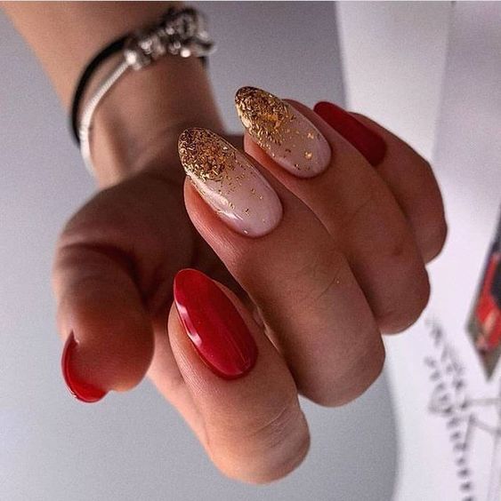 Almond Christmas Nails 2023: 15 Festive Ideas for Your Holiday Look