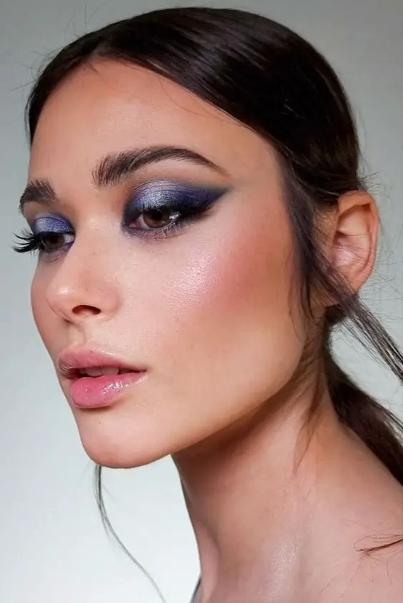 19 Glamorous New Year's Makeup Ideas to Shine in 2024