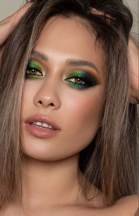 19 Gorgeous Green Christmas Makeup Ideas for 2023