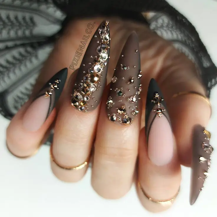 New Year Nails 2024: 17 Trendy Ideas to Welcome the Year with Style