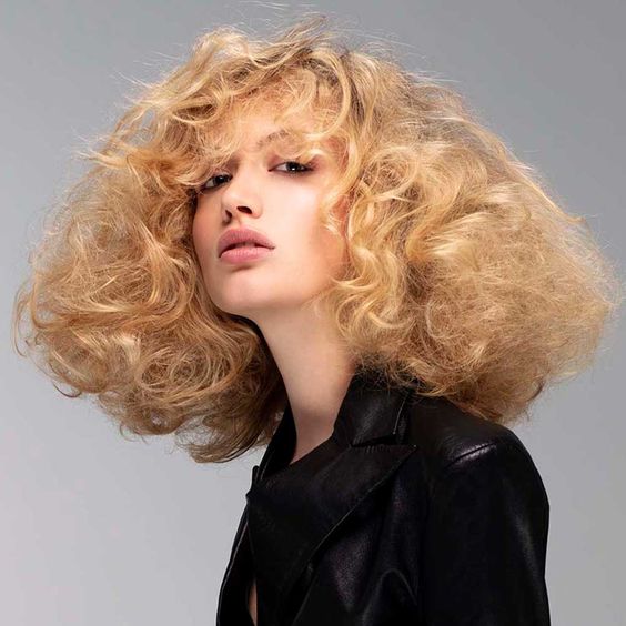 Embracing the New Wave of Medium Length Haircuts for 2024: Trends and Inspirations