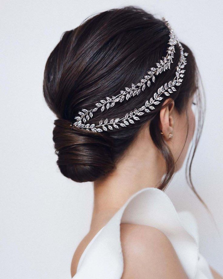 Updos Unveiled: The Ultimate Guide to 2024's Trendiest Hairstyles for Every Occasion