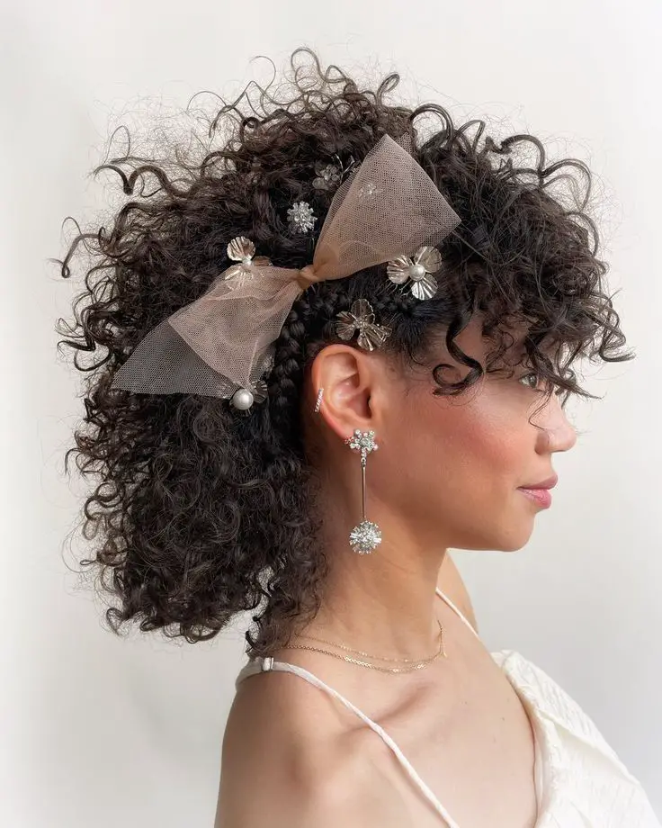 Embracing Curls: Trendsetting Curly Hairstyles for 2024