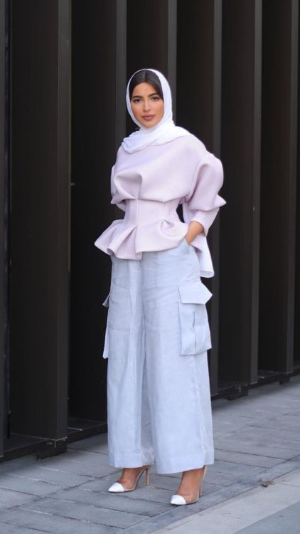 Hijab Chic: Embracing Elegance and Modernity in the 2024 Muslim Fashion Landscape
