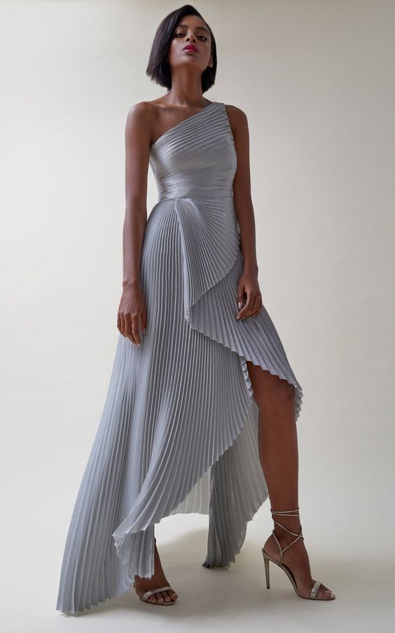 Maxi Dress Magic: Embracing the 2024 Trends for Timeless Elegance and Bold Statements