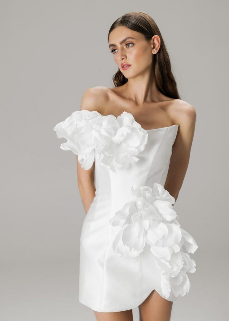 White Dress Elegance: Embracing 2024's Chic and Versatile Trends