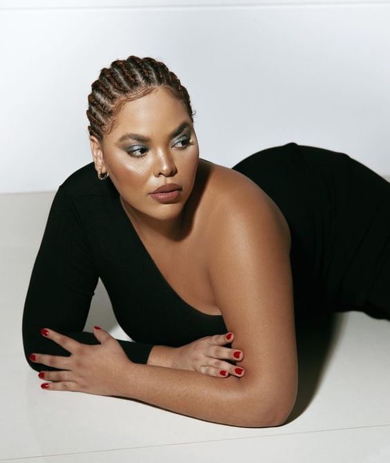 Curves & Curls: The Ultimate Guide to Plus Size Hairstyles in 2024