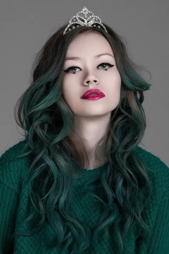 Radiant Hues to Revitalize Your Look: February Hair Color Inspirations for 2024