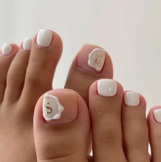 Trendy Toes: Top Summer Toe Nail Colors of 2024
