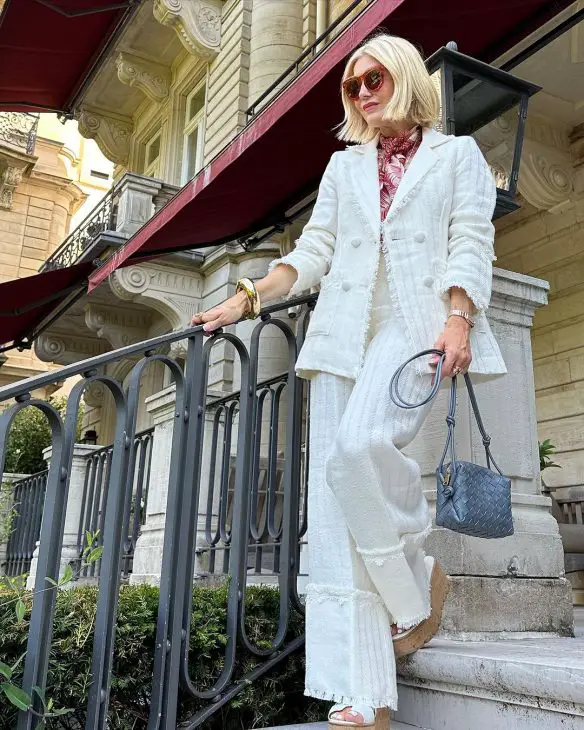 Embracing Summer Chic: Style Guide for Women Over 40 in 2024