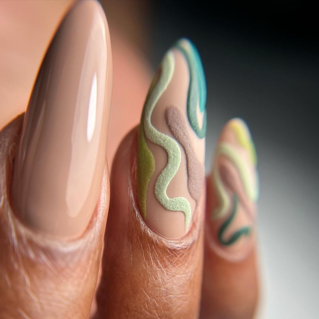 Sunny Chic: Embrace Effortless Elegance with Natural Summer Nails 2024