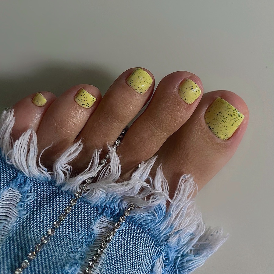 Sunny Steps: 31 Summer Pedicure Ideas to Keep Your Feet Stylish and Fresh