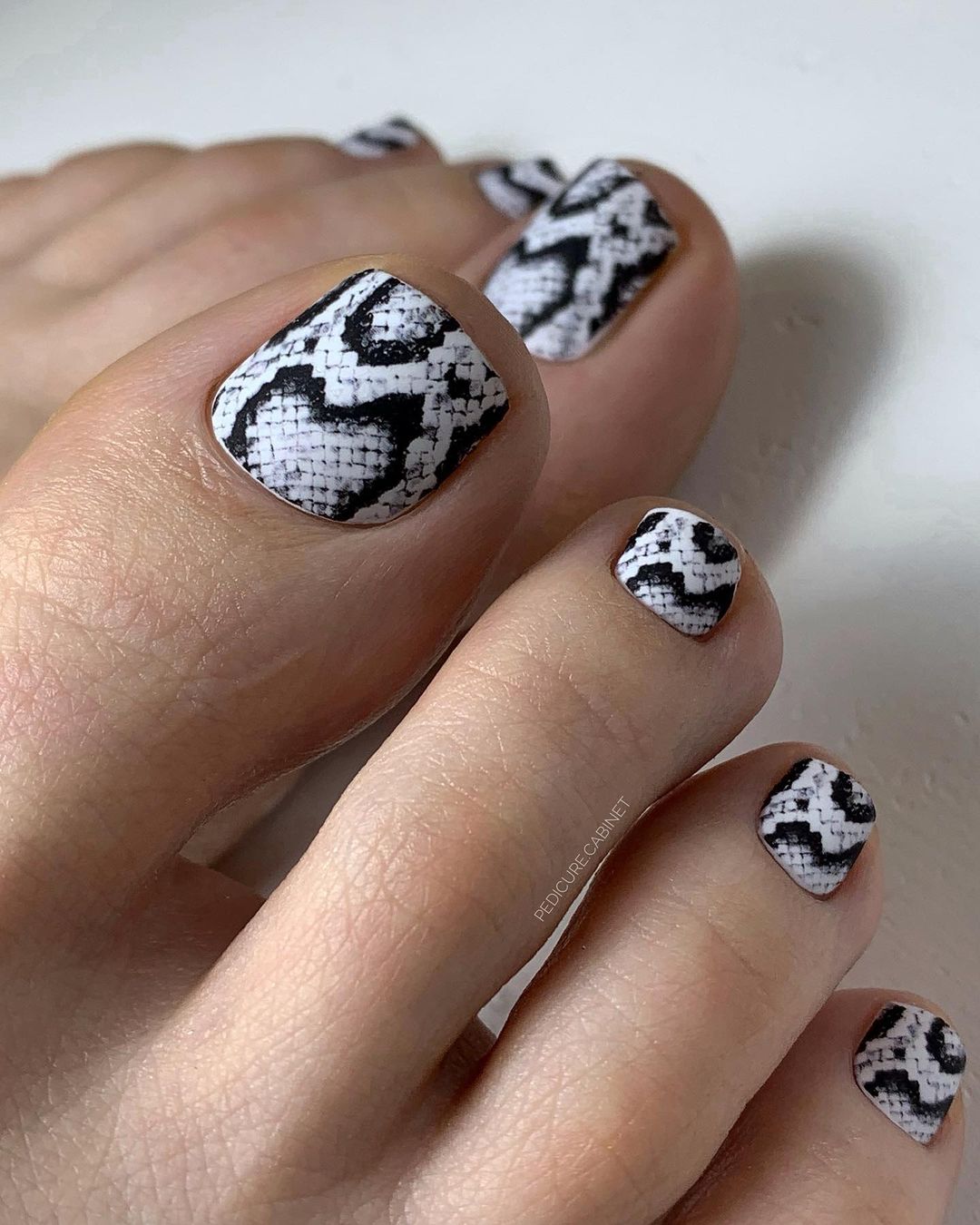 25 Fresh and Chic Summer White Toe Nail Designs for Every Occasion