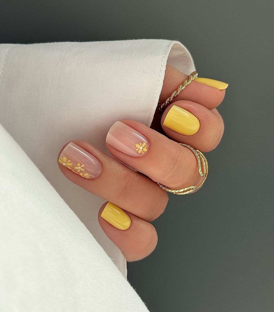 Trendy Acrylic Colors and Designs for Your Summer Nail Inspiration