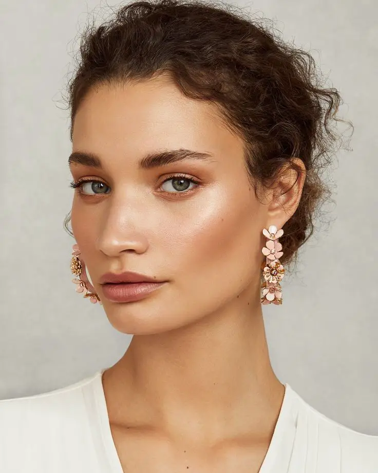 Effortlessly Elegant: Soft Summer Makeup Looks to Try