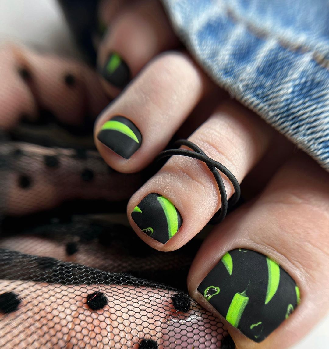 Dive into Summer Vibes: 29 Pedicure Designs to Make Your Toes Pop!
