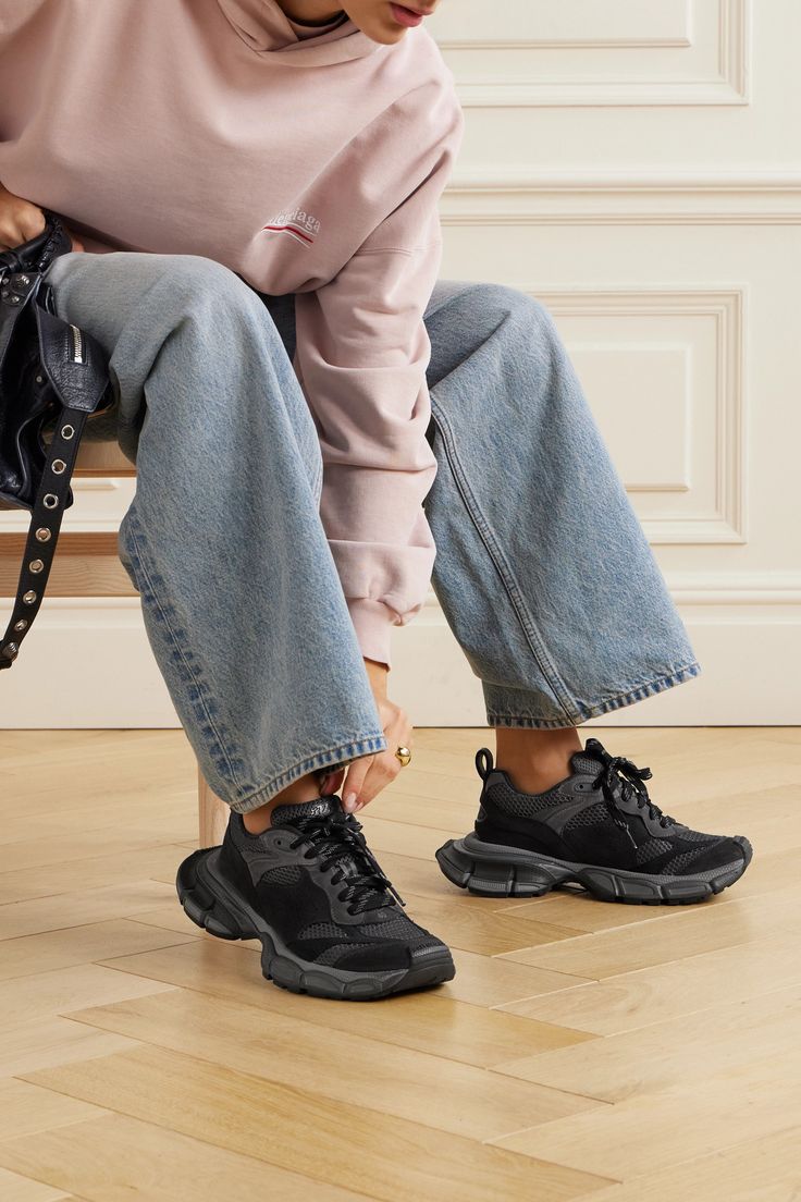 27 Best Fall Women's Sneakers: Comfortable and Fashionable Picks