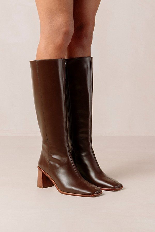25 Women's Boots for Fall 2024: Trendy and Must-Have Styles