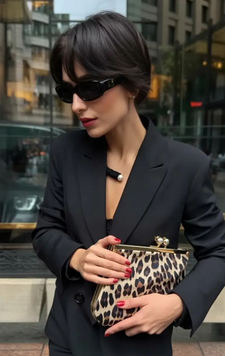 Short & Chic Summer Haircuts - Must-Try 2025 Looks Ultra-Sleek Executive Bob