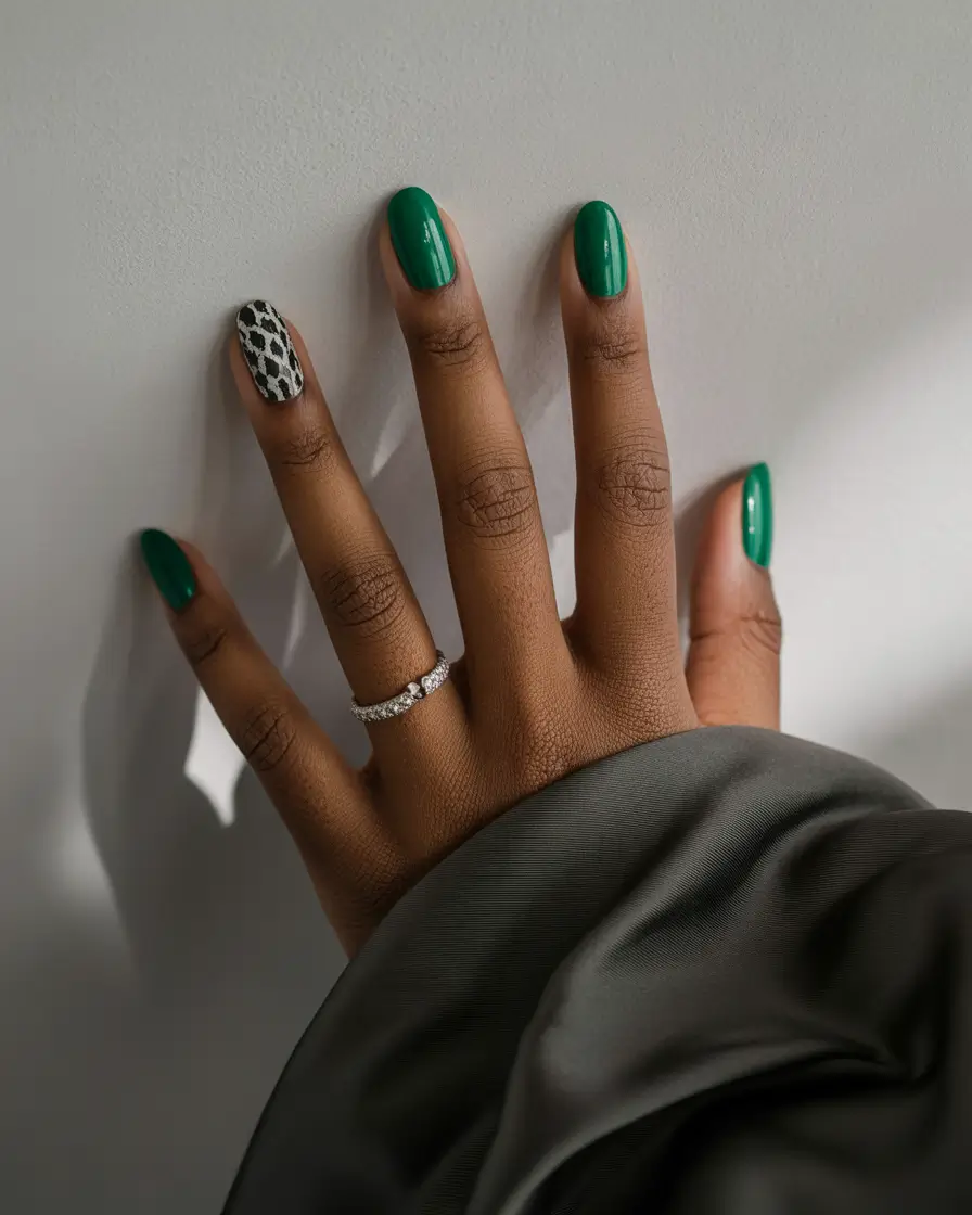 Fall nail colors for dark skin 2025+Emerald Green with Croc-Print Pop