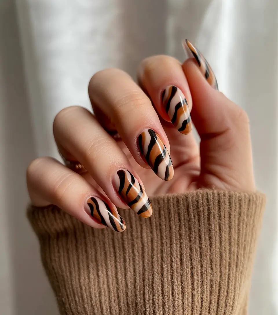 early fall nails ideas 2025 Tiger Stripe Neutrals