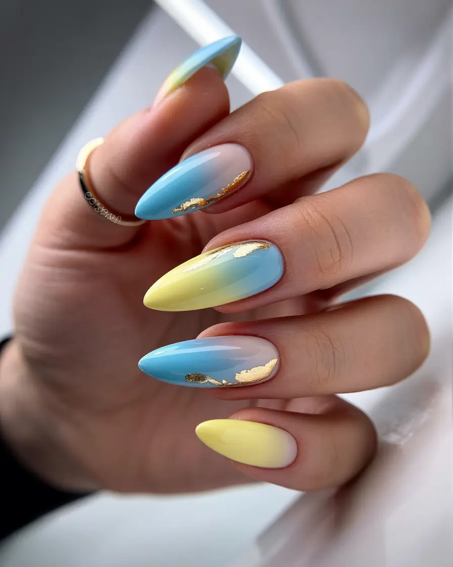 Fall-2025-nail-trends-Golden-Horizon-Gradient