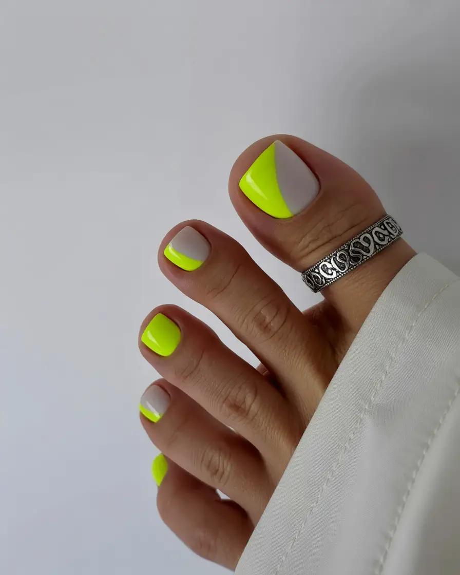 Fall Toe Nail Colors 2025 Neon Chartreuse with Minimalist Geometry