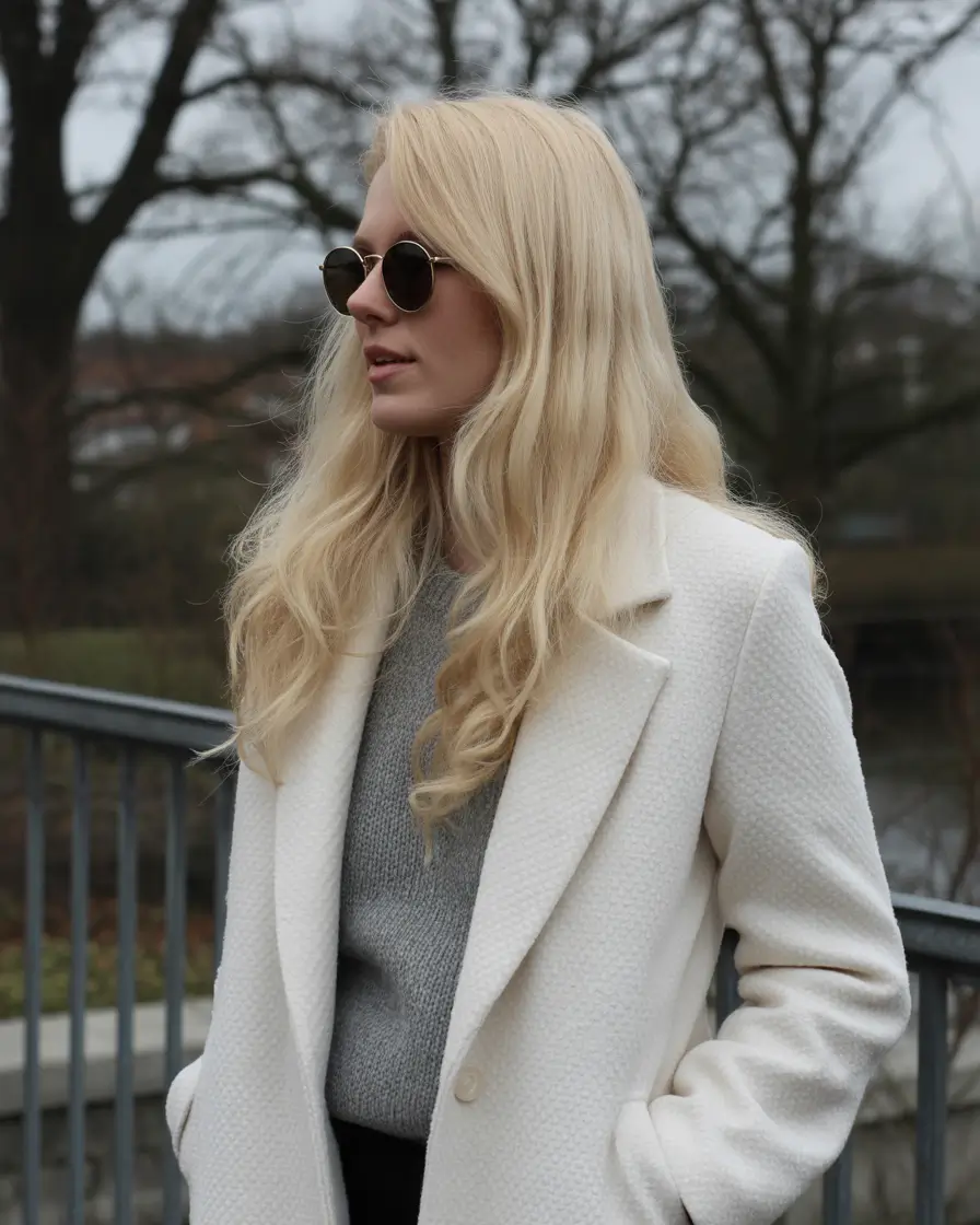 winter trending hair colors 2025-2026 Buttery Blonde Waves with Winter Light