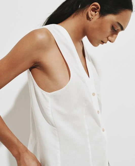 sleeveless top H&M Ladies Sleeveless Linen-Blend Shirt H&M $19.99