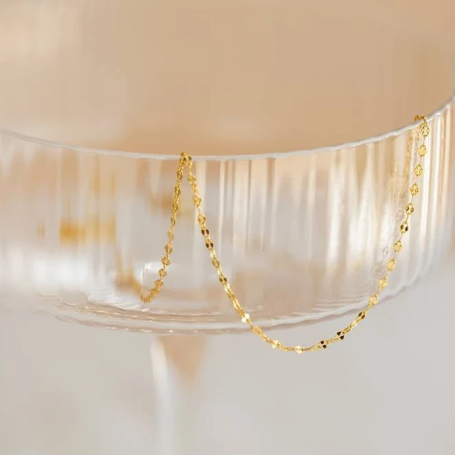 Caitlyn Minimalist Dainty Oval Mirror Chain Necklace in 18K Gold