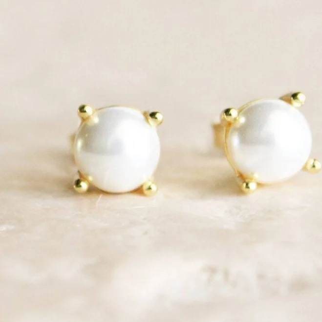Dainty Pearl Prong Stud