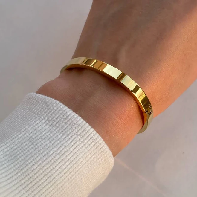 Minimalist Gold Oval Bangle Bracelet