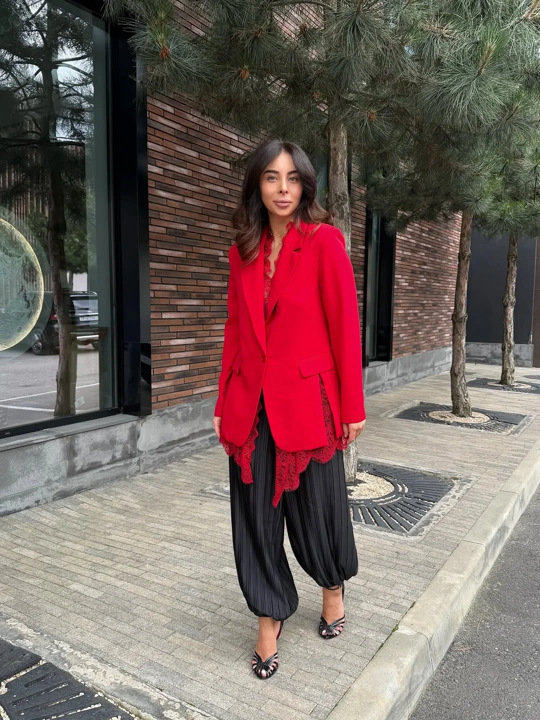 autumn casual work outfits for women 2026 A Bold Red Blazer That Instantly Elevates Relaxed Tailoring
