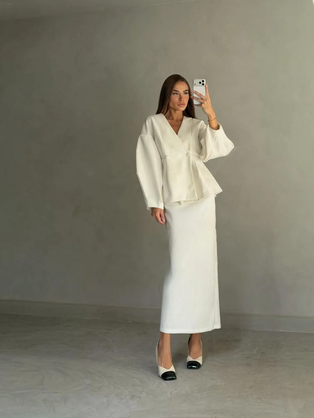 chic fall fashion for women over 40 2026 Quiet Minimalism In Soft Ivory