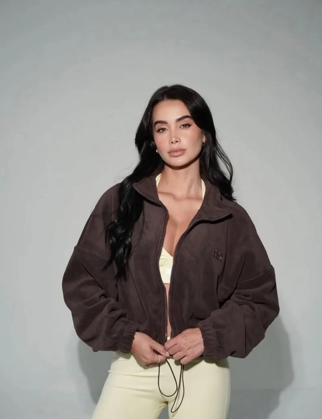 chic fall outfits for big busted women 2026 Sporty Neutrals For Everyday Fall Comfort