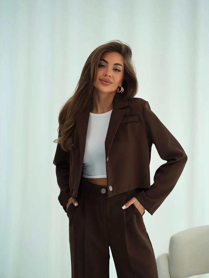chic fall travel wardrobe for women 2026 Chocolate Tailoring for Autumn City Breaks