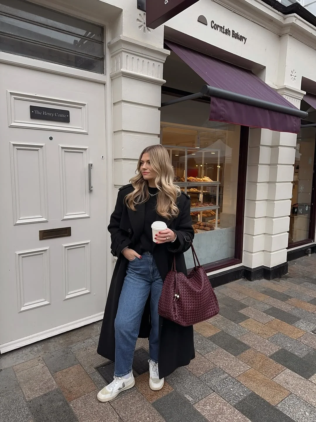 comfy mom outfits fall aesthetic 2026 Relaxed Layers That Make Cold Mornings Feel Cozy