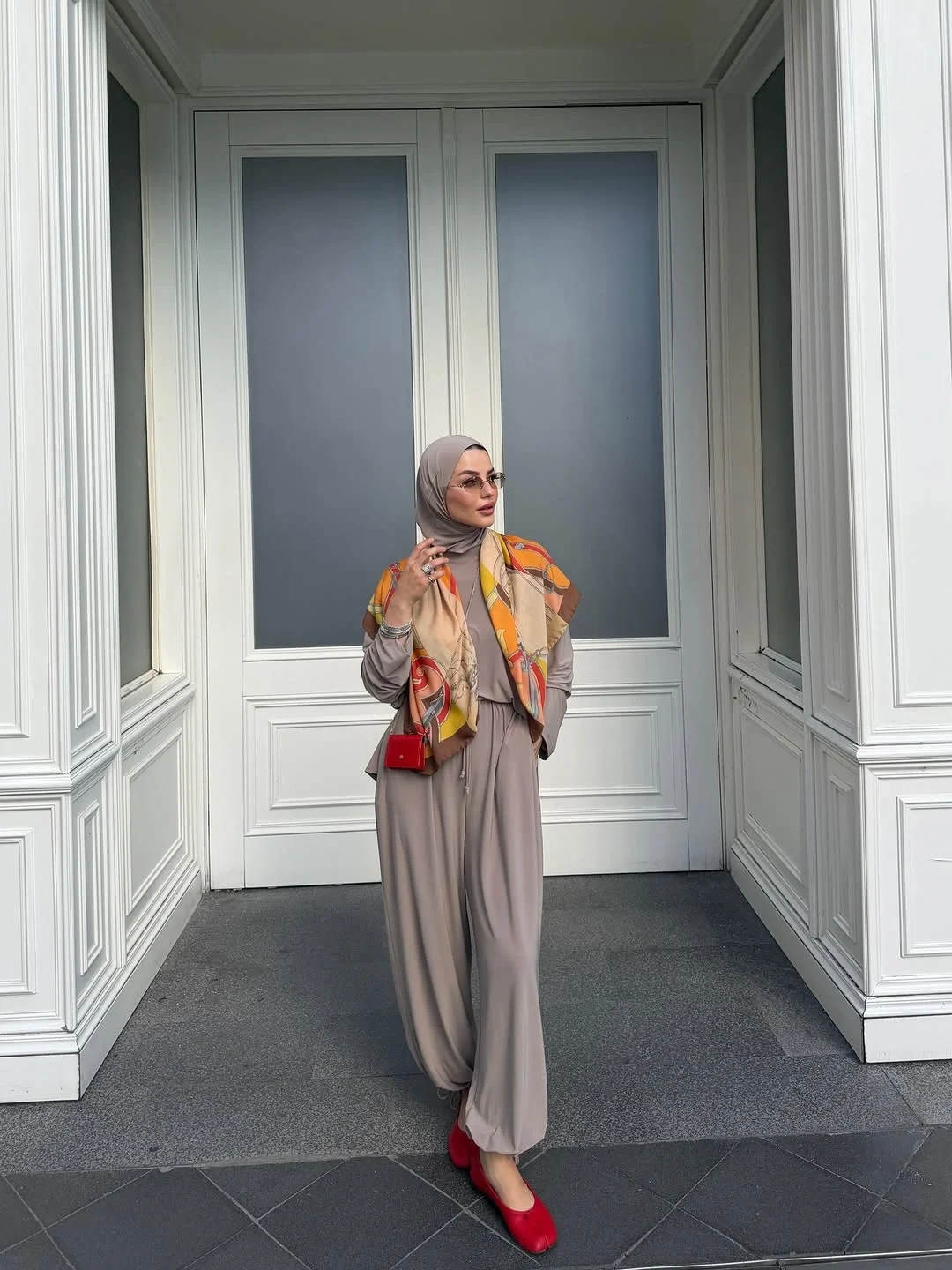 early fall outfits late summer 2026 Elegant Neutral Dressing With Statement Accessories