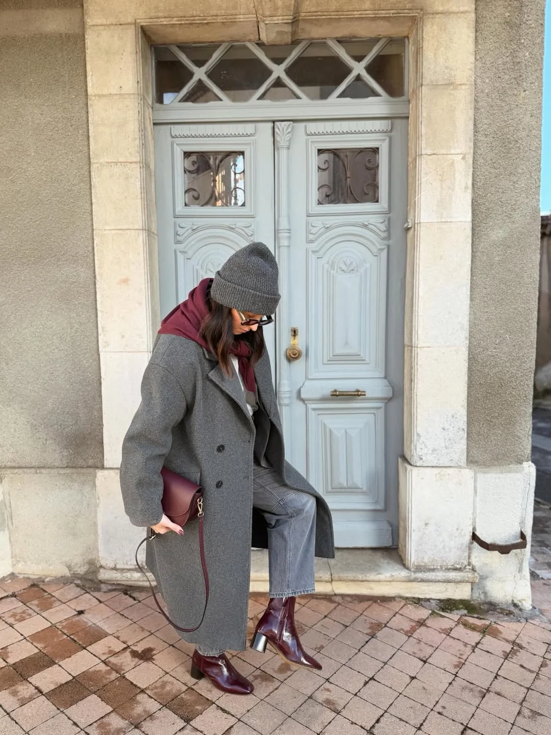 fall travel outfits for women 2026 Burgundy Accents And Layered Airport Elegance
