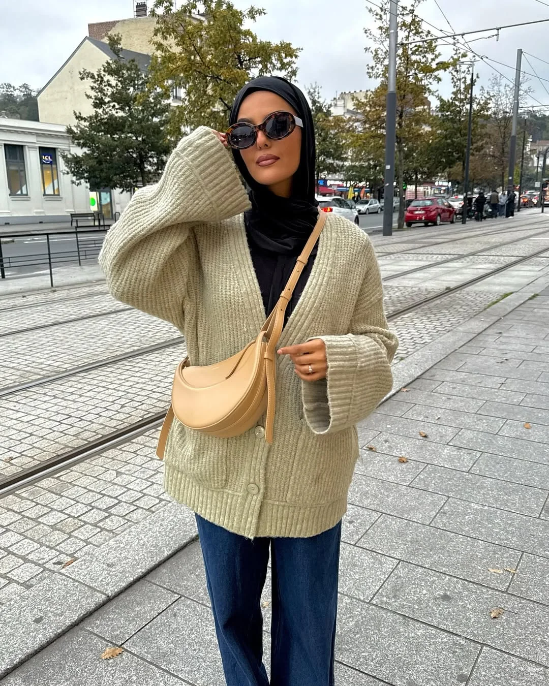 fall travel outfits for women 2026 An Oversized Cardigan That Works From Airport to City Streets