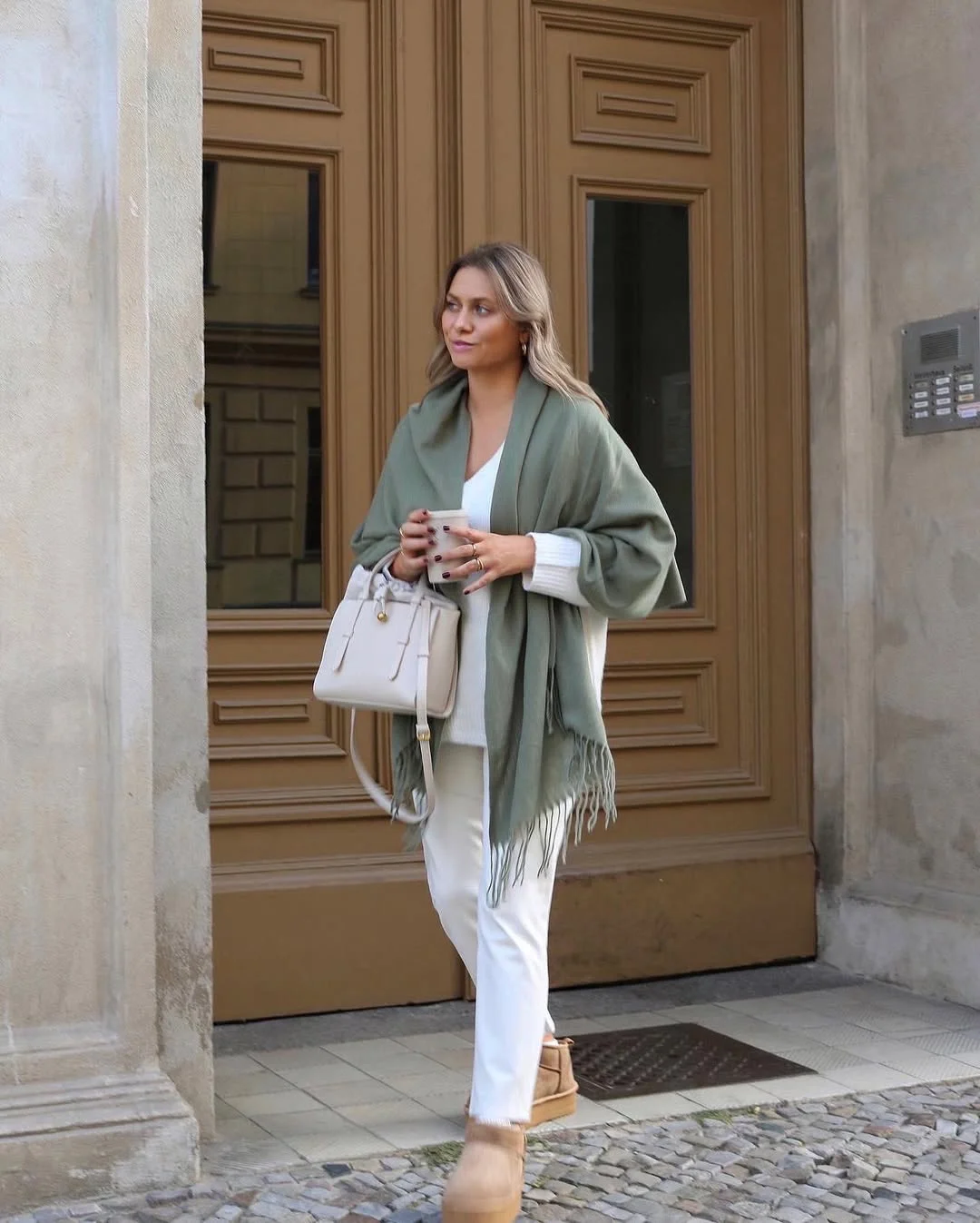 fall travel outfits for women 2026 Elegant Neutral Dressing For International Travel