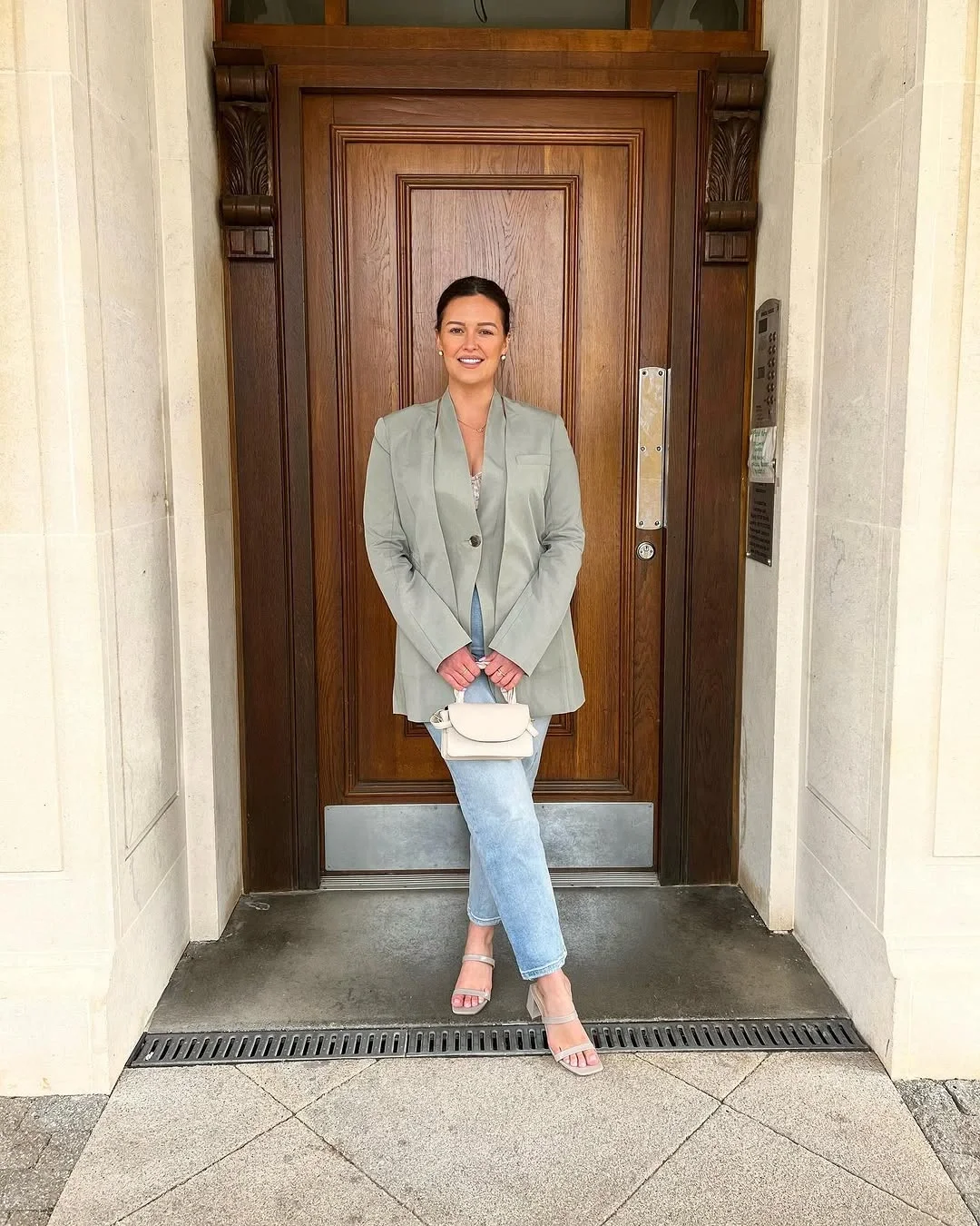 midsize fall fashion outfits 2026 Relaxed Tailoring That Makes Everyday Denim Feel Elevated