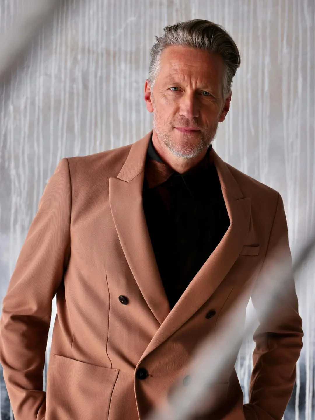 modern fall outfits ideas for men 2026 Sharp Camel Tailoring for Modern Evenings