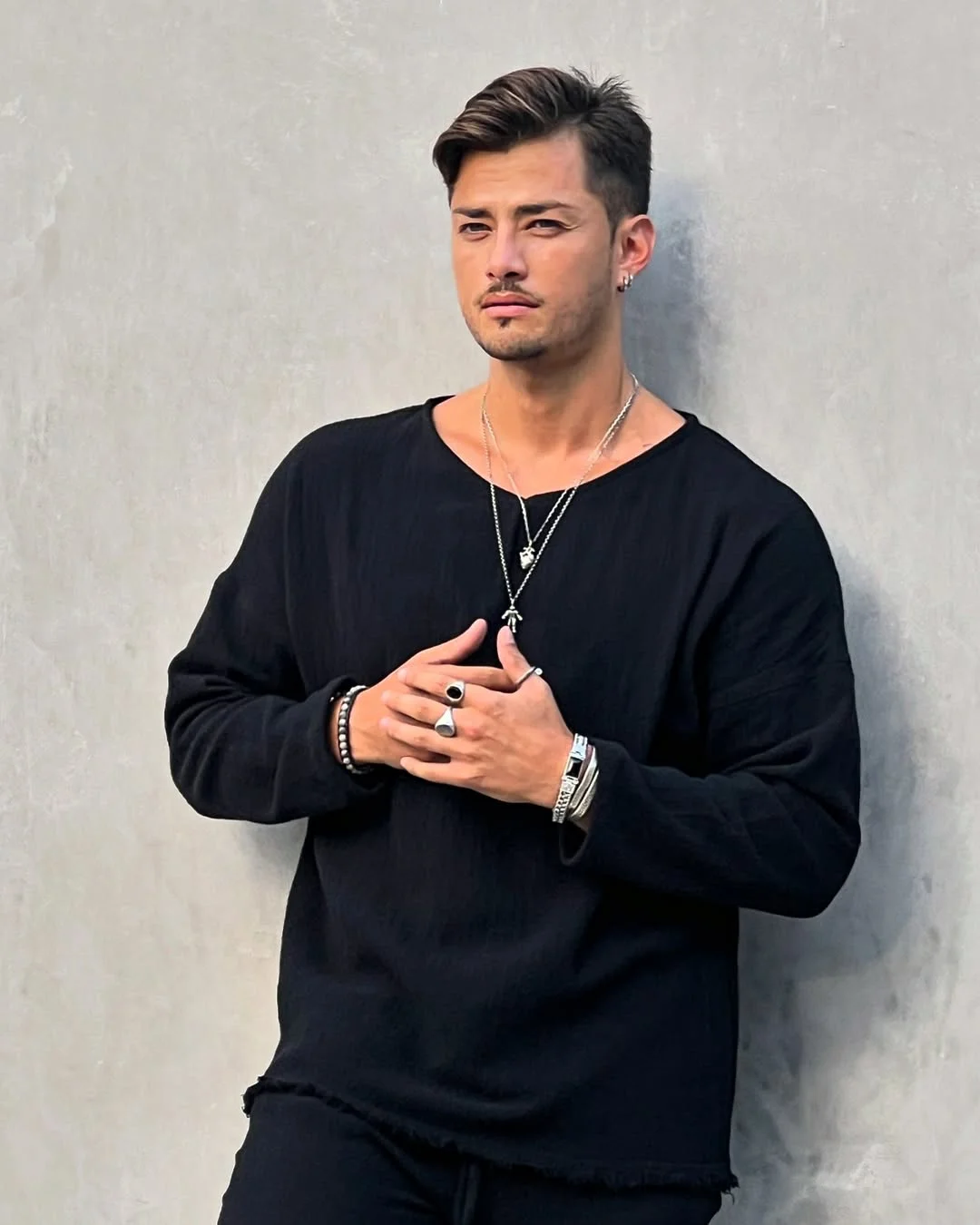 modern fall outfits ideas for men 2026 Relaxed Monochrome Streetwear Energy